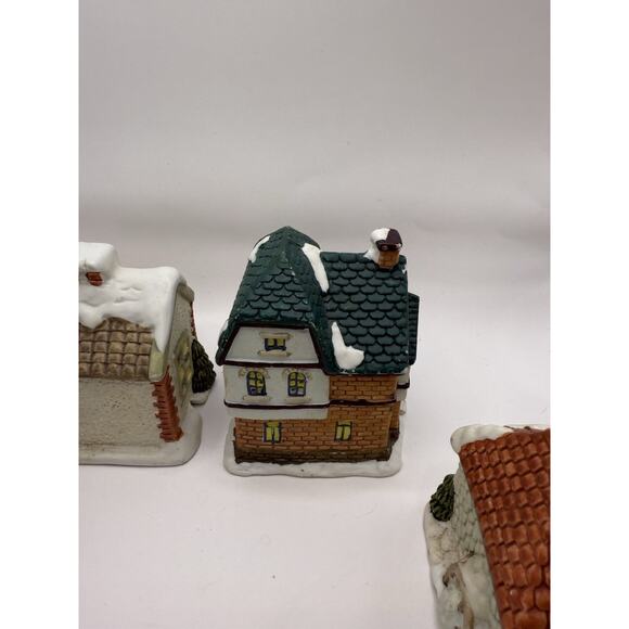 Christmas Village Figurines Unbranded 3” X 2.5” X 3” Four‎ Piece - Picture 14 of 16